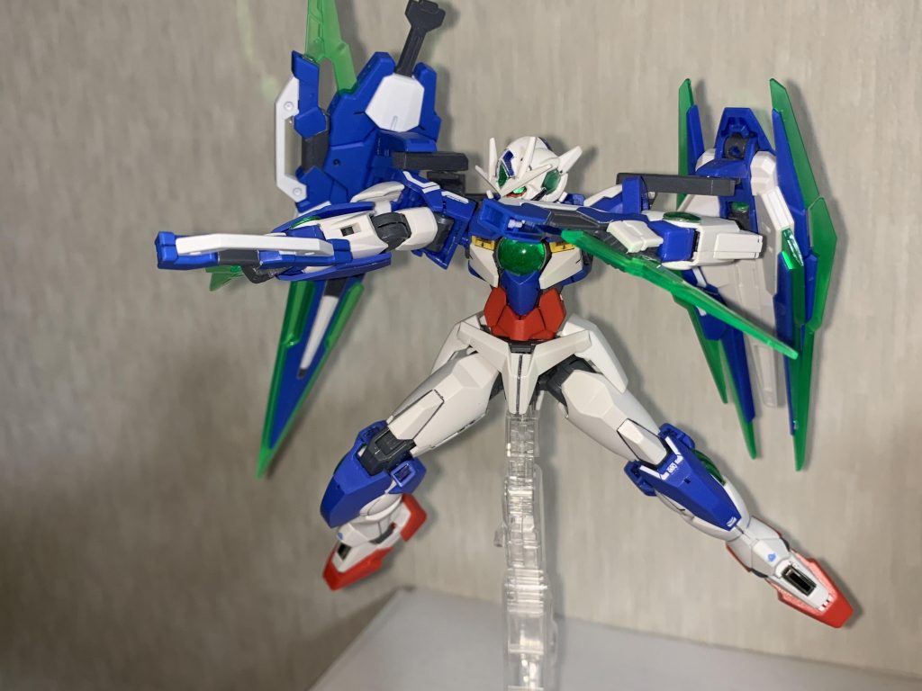 GNガンブレイドは持ち手とのサイズが合わずちょっとゆるゆるになるのが辛い所ではありますがかなりかっこいい