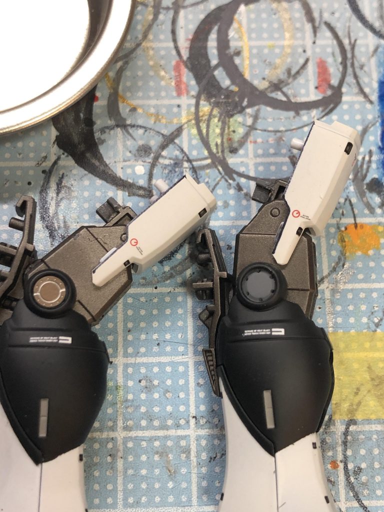 肘、膝、アンクルガードのモールドは、エッチングパーツに交換！