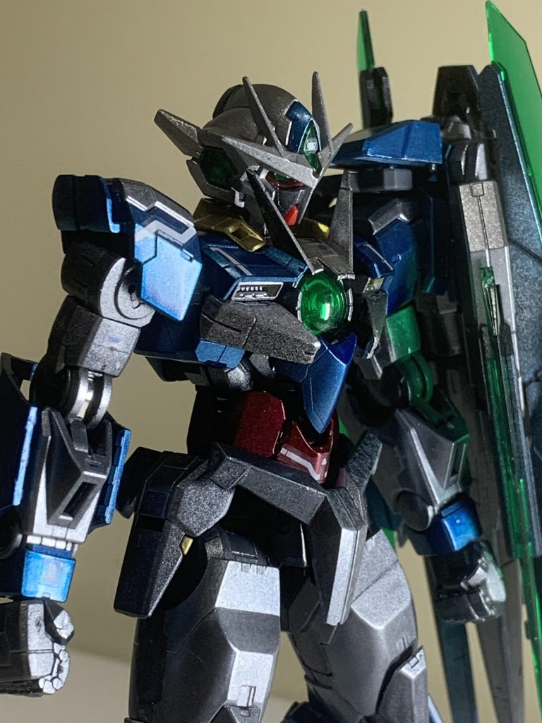 右肩のアーマーは無い方が自分的に好みだったのであえて付けていません。