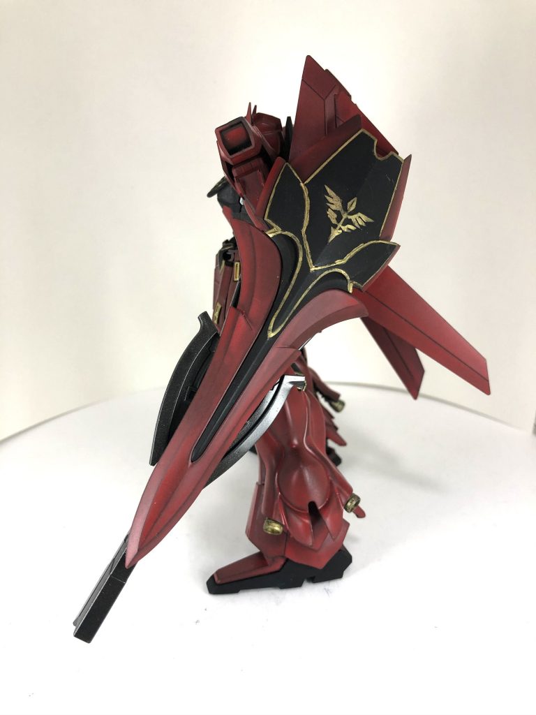 シールドには大型レールガン。