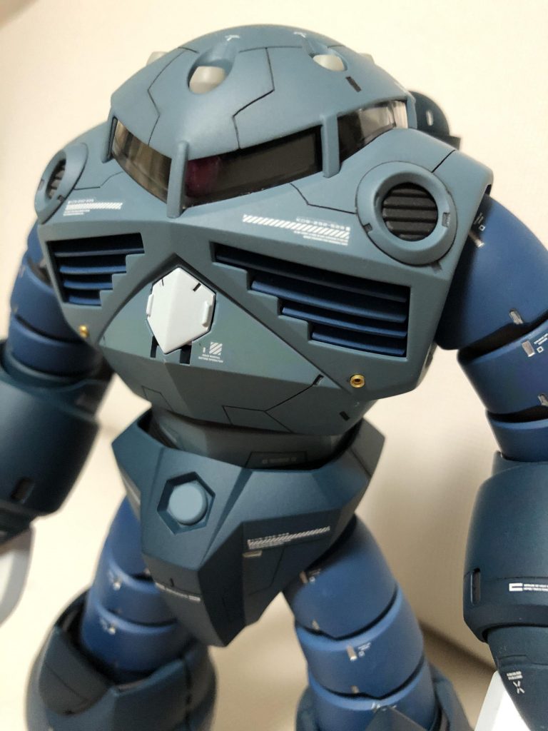 デカールを貼ったあと全体につや消しクリアーで整えました。