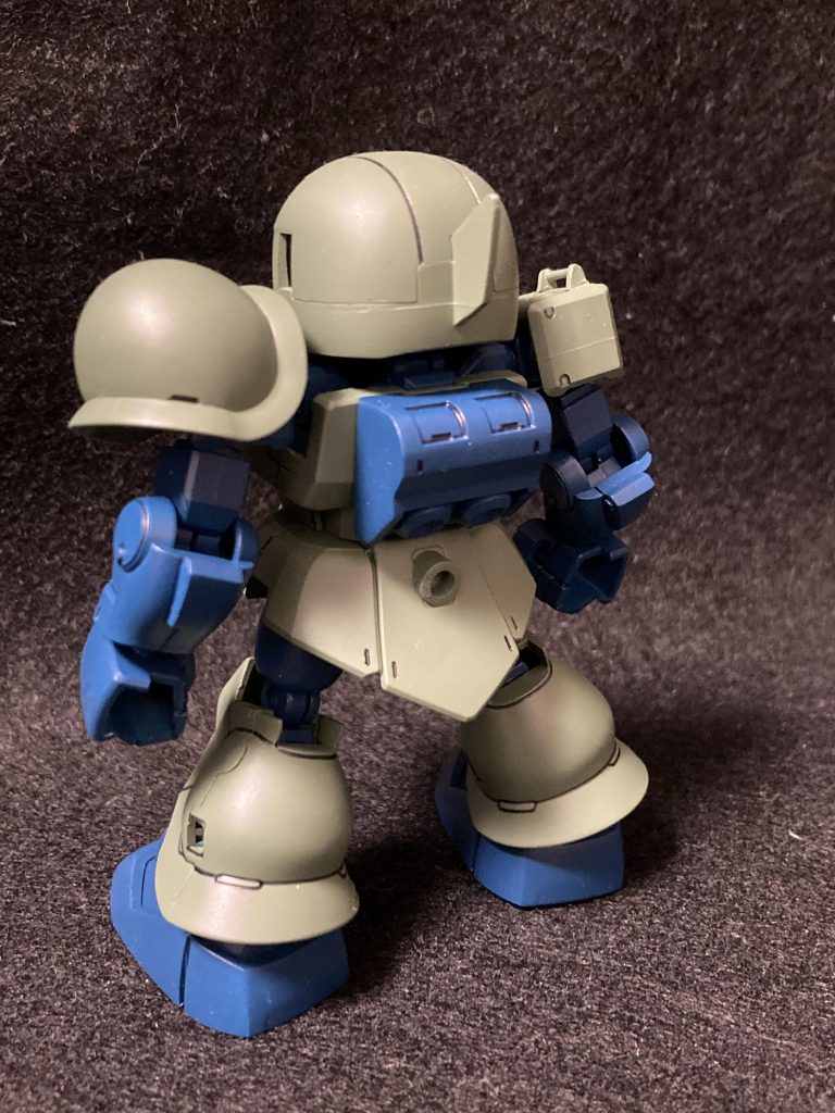 今回は特に改造すること無くフレームを変更してガワを旧ザクに取り替えて．強いて言えば右肩にフックを取り付けた