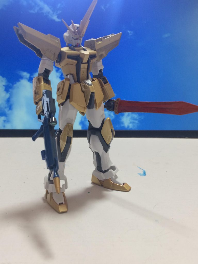 まずは基本形態実体剣とビームライフルを装備したシンプルな機体ですストライクガンダムをベースにDXの肩と∞ジャスティスの余剰腰パーツを組み合わせました。