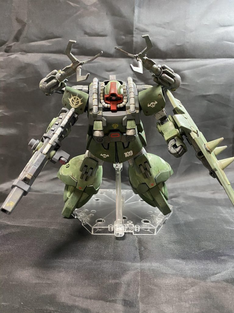 突撃体勢。製作しているうちに１０月6日に間に合わないんじゃないかと思い、トクワンだから１０月９日で良くね？と勝手に期間延長！ドムの日には過去製作のランバラルドムを出品する事に。