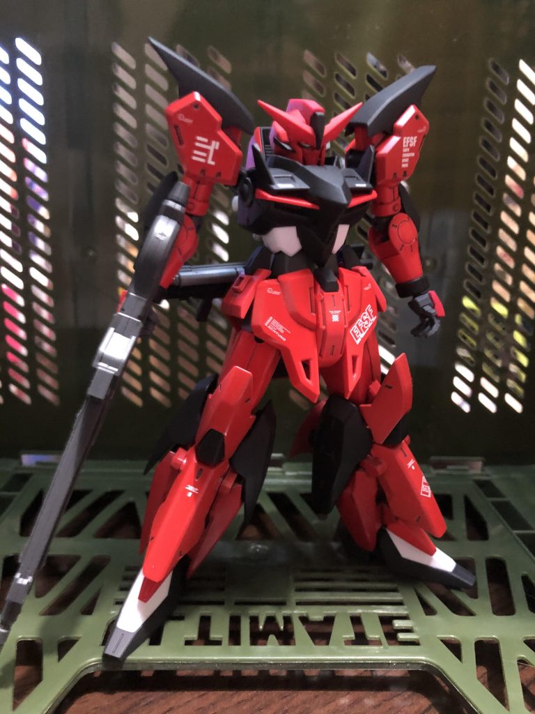 というわけで、テルティウムをクワトロ大尉搭乗機のイメージで赤くしました。