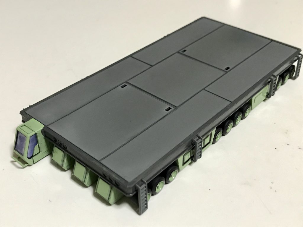 けっこう色分けが不十分で、かつ成形色が少し変な気がしましたので、ほぼ全塗装しました。よもぎ色と軍艦色です。