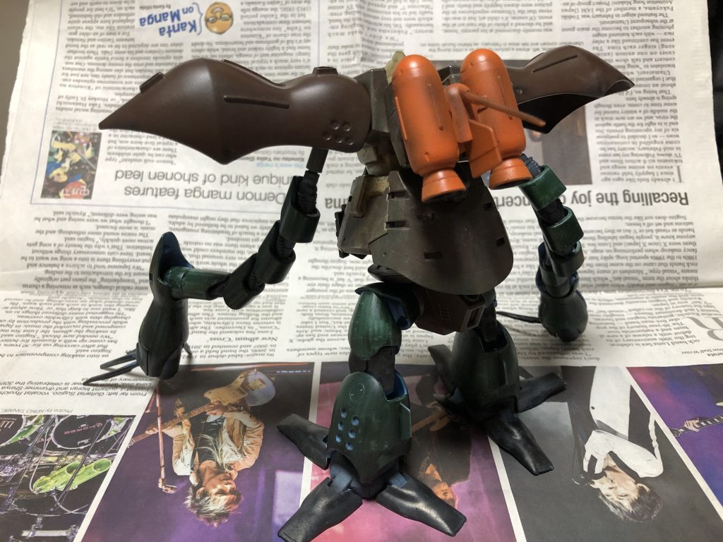 背面ショット（お気付きのように、ドムトローペンとハイゴッグのミキシングで作っています！）