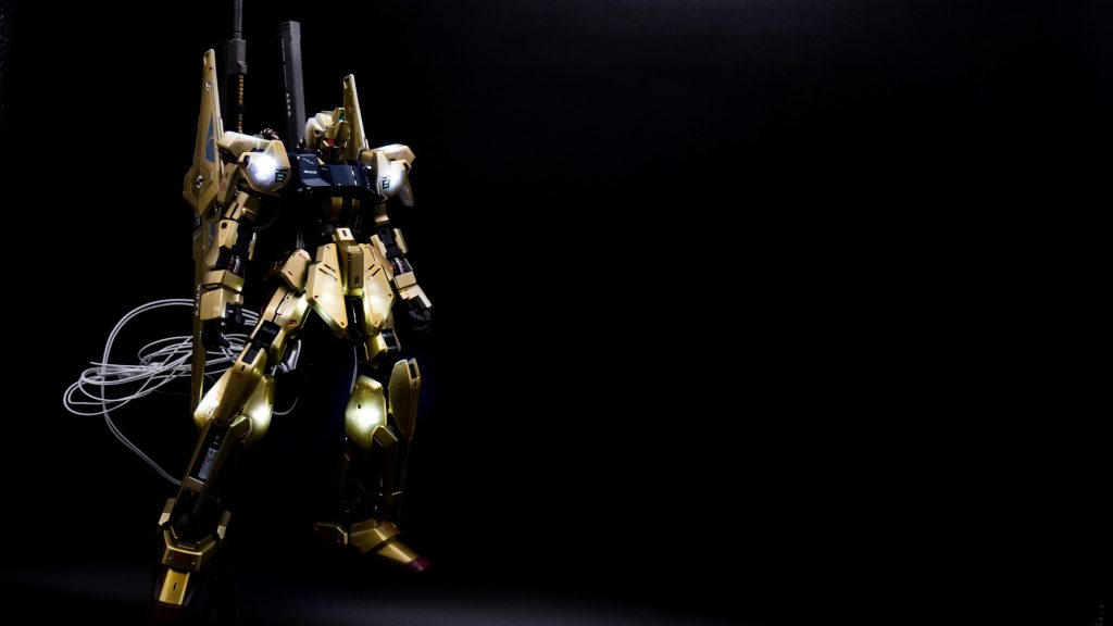 今回使用したLEDは11灯。(頭1、肩2ずつ、足2ずつ、フロントアーマー1ずつ)