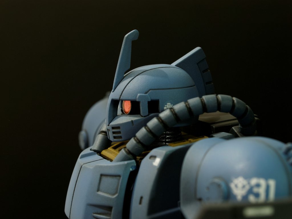 モノアイは、アドラーズネスト製のCAMERA EYE(S)に、Hアイズの3.5mm(ピンク)を使用。動力パイプ部のみ、本体色より少し暗めのトーンで吹いてます。