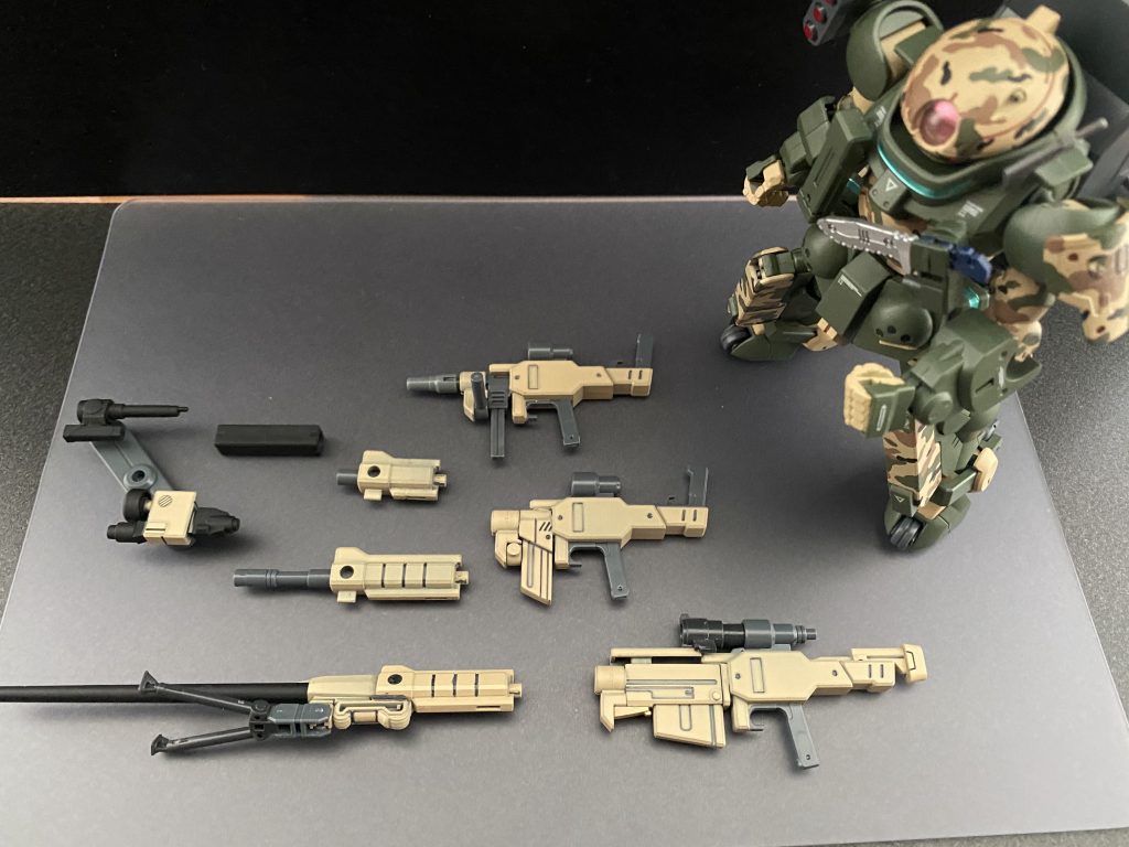 メイン兵装となるライフルオリジナル機の物をベースに弾薬の種類、バレルの組み替えにより、さまざまな戦場に柔軟に対処可能。