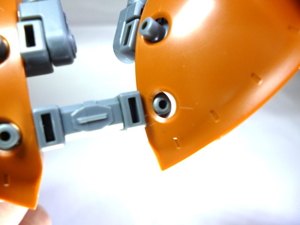 ここを、はめ込む時、慎重にやらないと破損します。