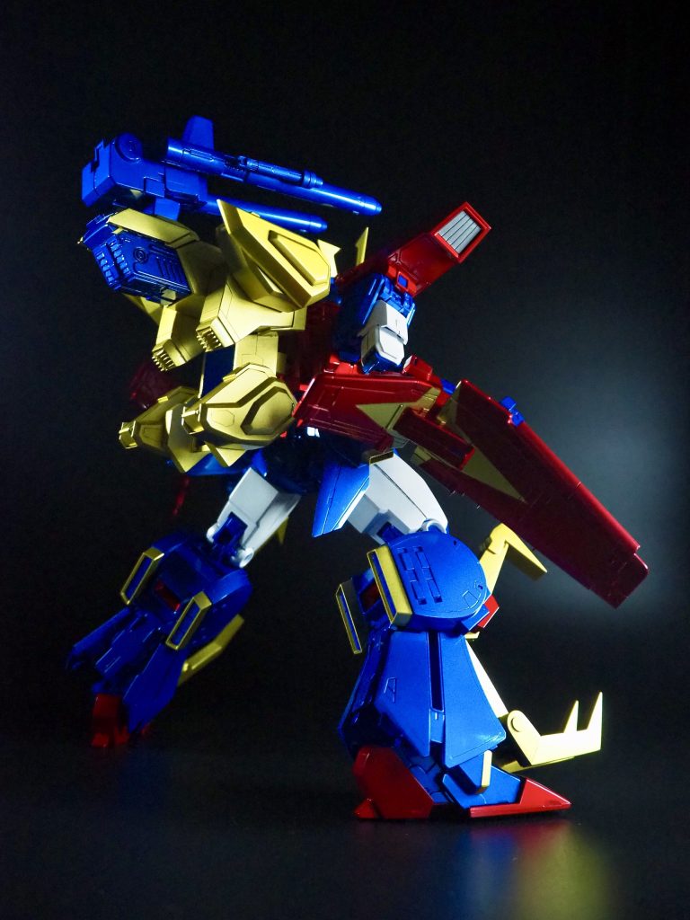 ダブルキャノネード展開構造面から変更させ、アームによる砲身の可動ではなく、胴体まるごとバーチカル式に開いて行う形にフルスクラッチだからこそできる力技