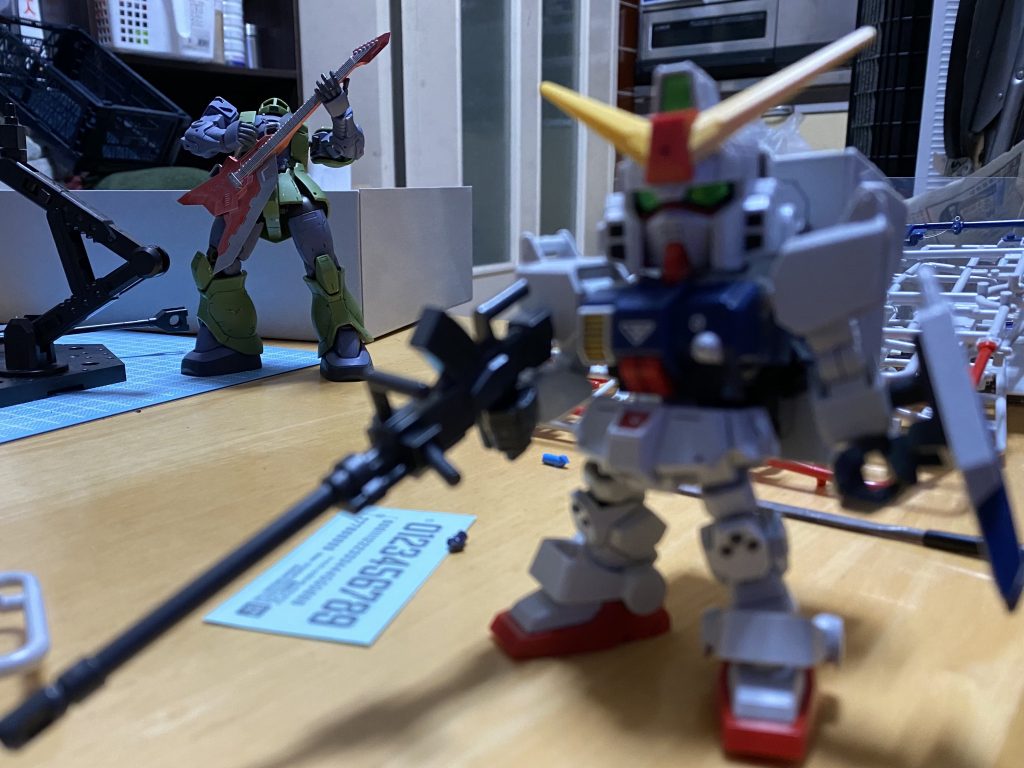 タイトルの+αはヤツの事です。友人制作のザクIですね。