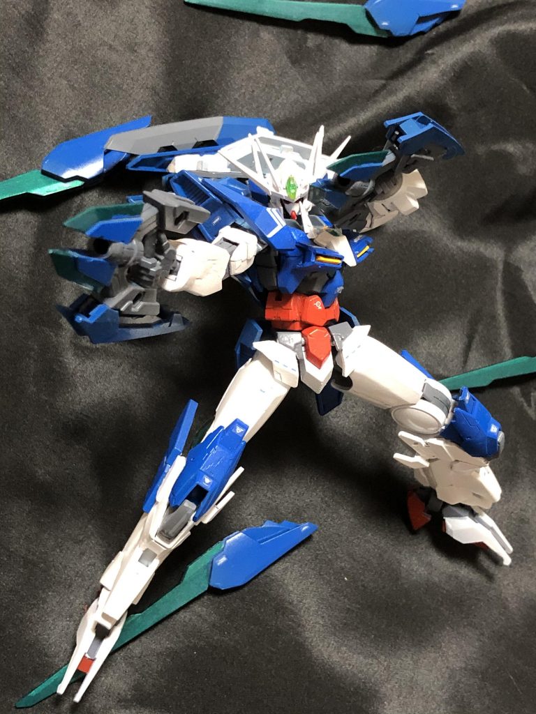 GNガンブレイド・ライフルモード。ライフル、サーベルの機能があり、ソードビットとの合体が可能。