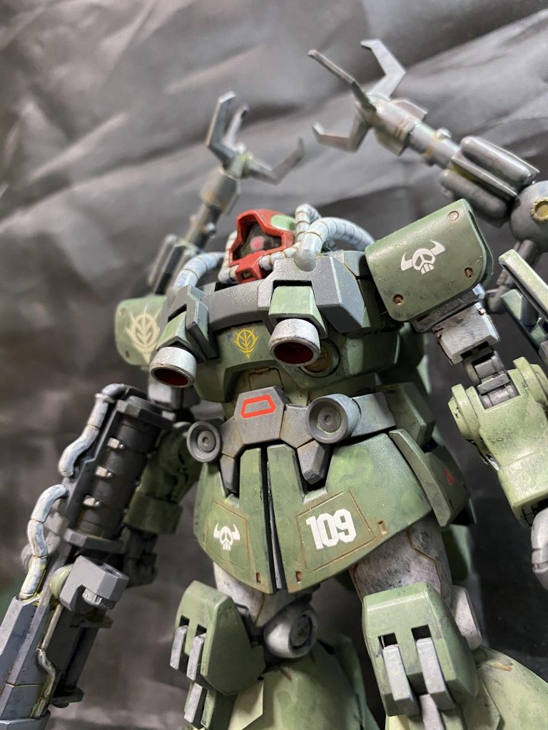 バストアップ。大まかなイメージで製作開始！オリジンキットのディテールをイメージして要所要所にスジボリを。