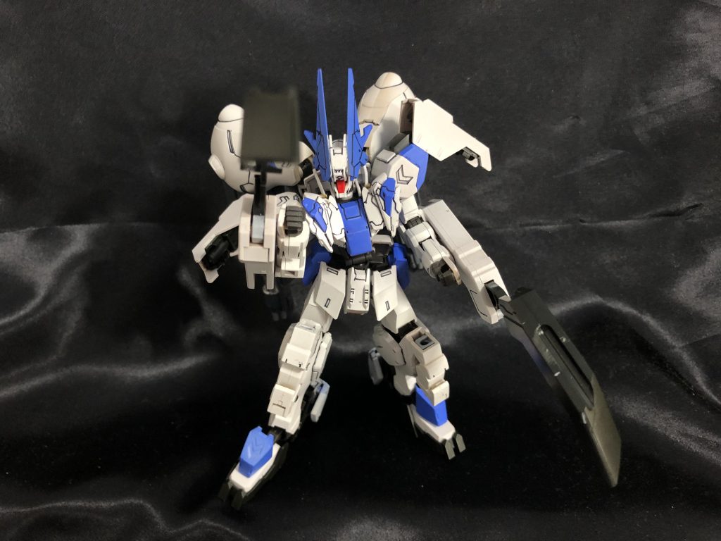 ニッパーにする前はカマキリの鎌みたいに使います。