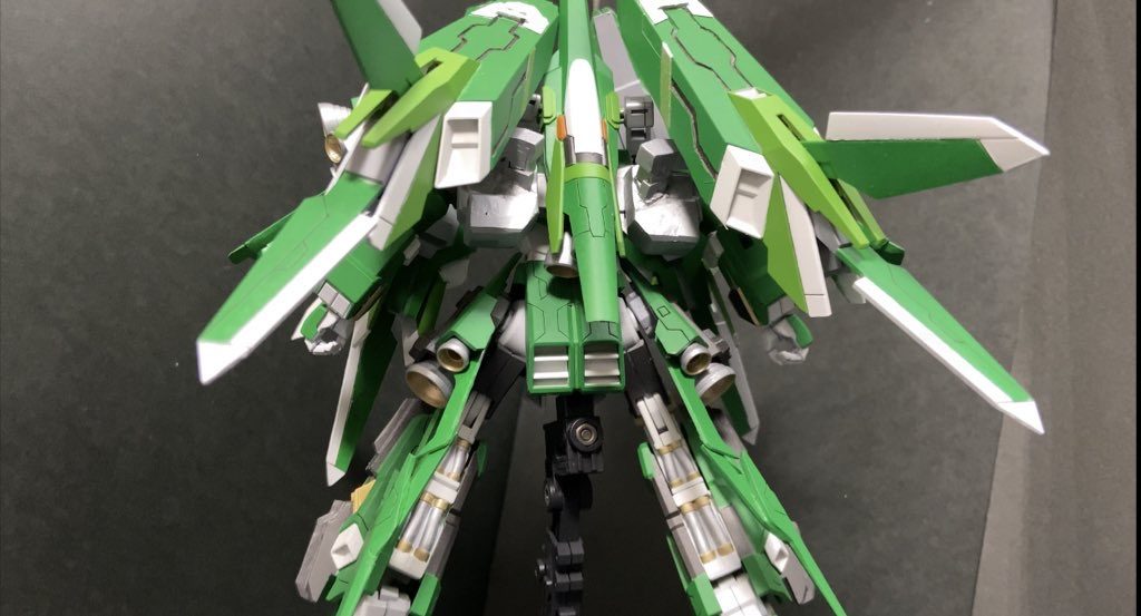 背面です。えっち。後ろのバインダーはキットのものですが、ランドセルとの接続を変えています。