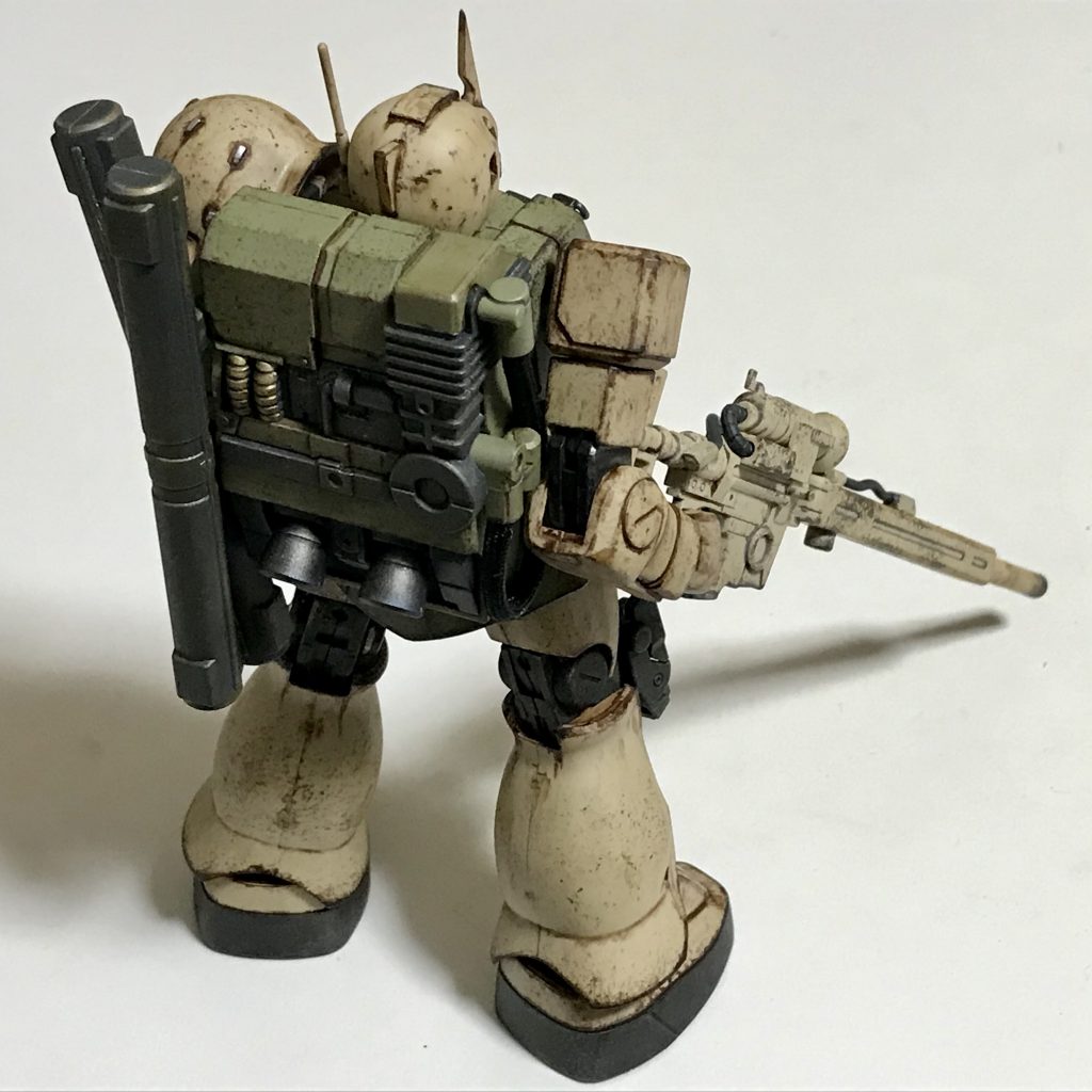 ほぼほぼ成形色です。色分けが足りない部分で気になるところしか塗っていません。汚すと意外にそれなりに見えるものですね(^^)