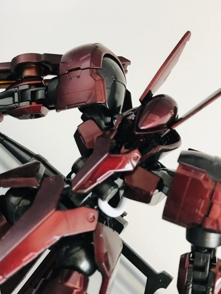 クリアダークレッドが渋さを際立たせる！