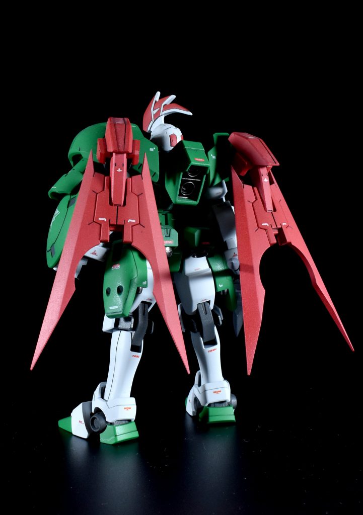 マント風の装甲がアクセントになっています。 