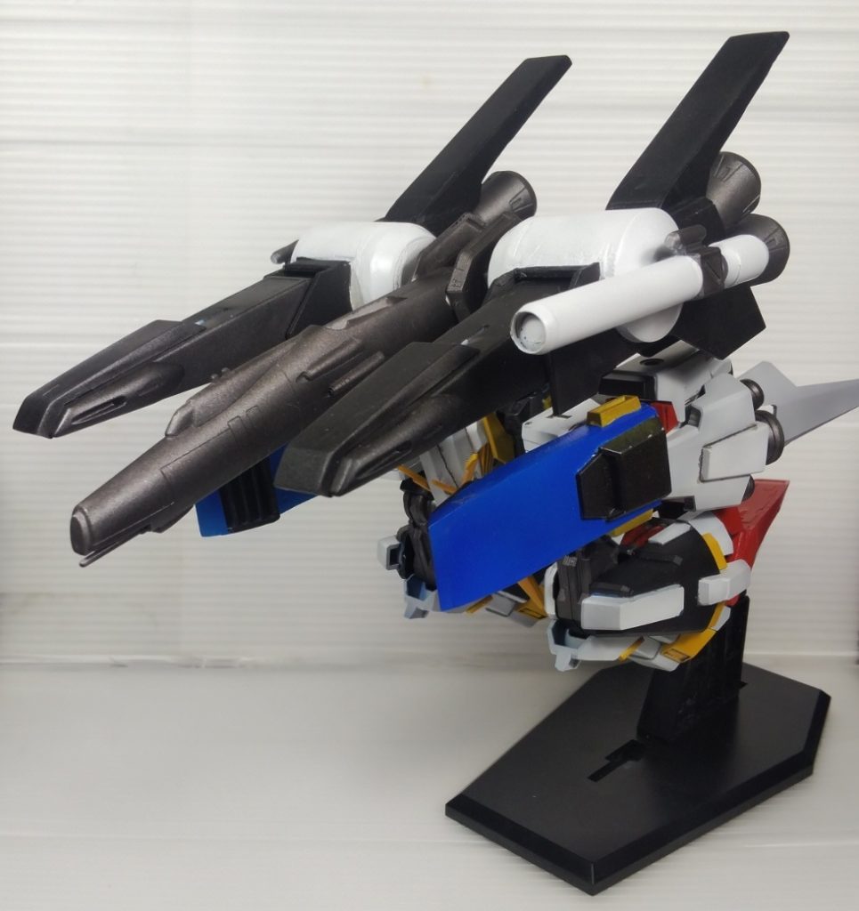 合体した状態で、一部は差し替えになりますがメタス式変形でフォートレスモードへ変形できます。 