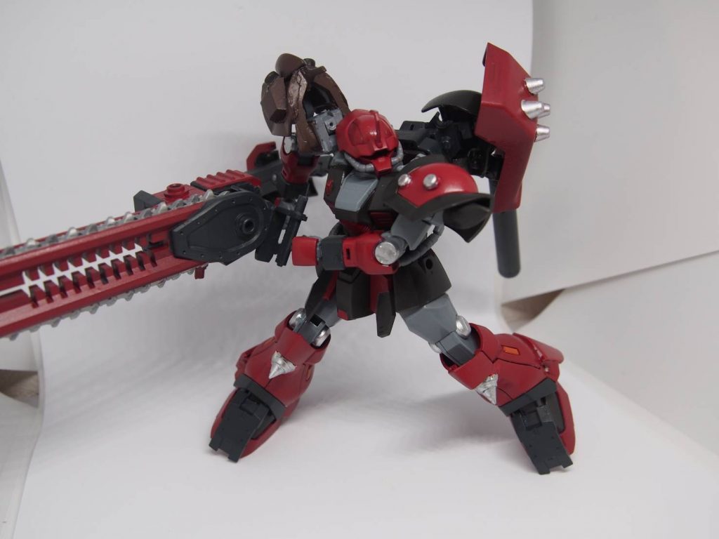 大型チェーンソー本機最大の特徴にして唯一の武装