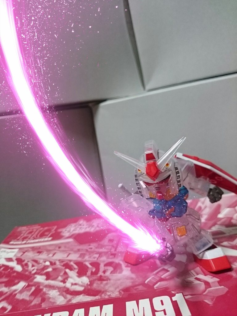 ・斬撃エフェクト(ピンク)緑のものとは形状は異なるっス。派手さ重視なのか、ビーム系は大体メガ粒子ぽいのとかが色々散らばってるっス