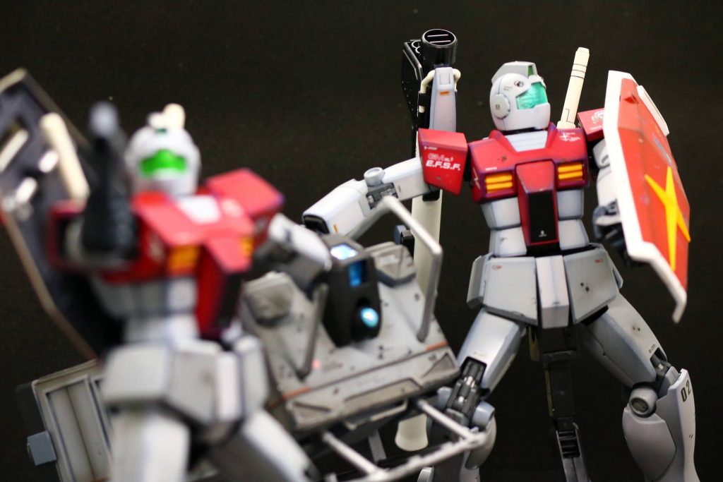 アダム機ジム1.0からバズーカラックを移植してます。