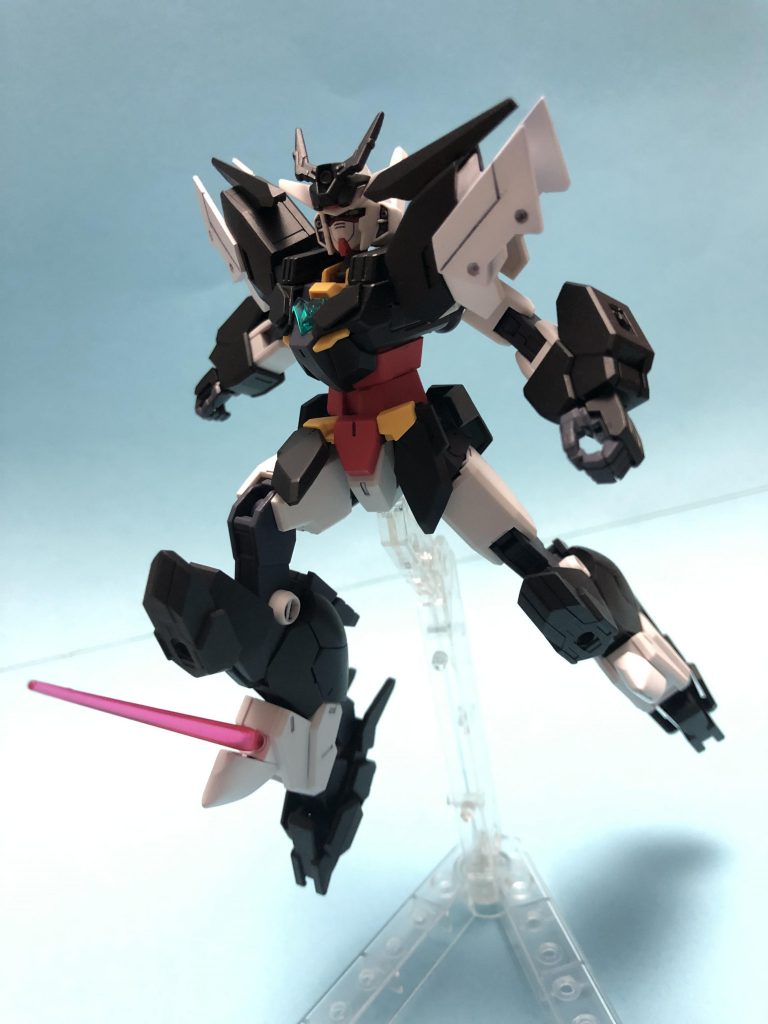 デフォルトの黒いアーマーはコアガンダムに着せることができます。