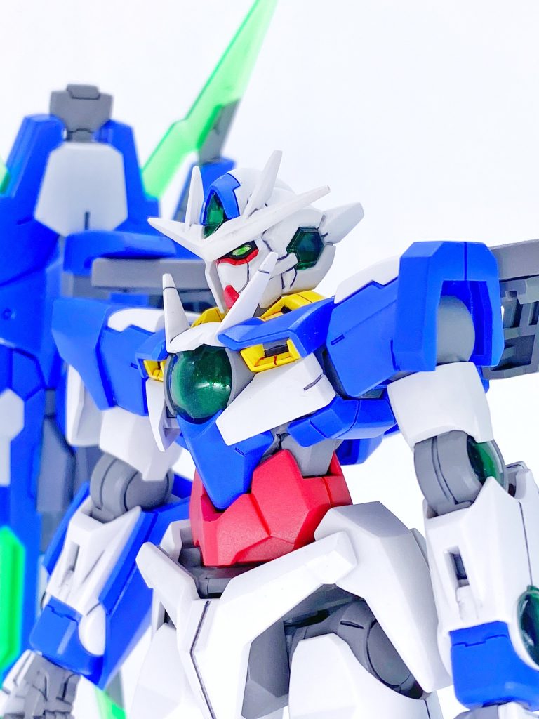 耳、胸、関節部のクリアパーツは、裏からクリアブラック、表からクリアグリーンで塗り、深みはあるけどちゃんとクリアーな感じを出してます