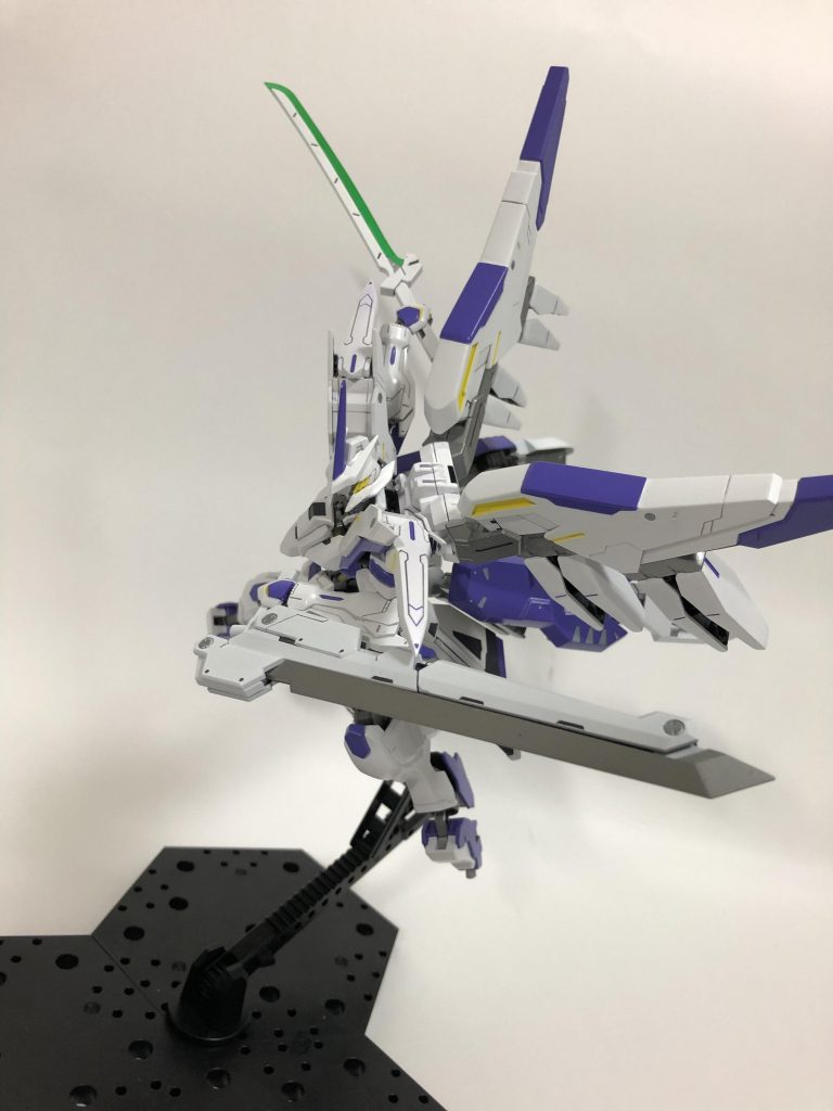 ビームタチ「アメノハバキリ」。ビームと刀が交わることでカッコ良さが増す(小学生並感)。設定とか原理とか色々考えようかなと思ったけど、wiki見てたら頭こんがらがってしまいました。せめてものを言うなら、「アメノハバキリは従来のビームサーベルやビームソードより遥かに溶断性能が良く、上手く使用すればナノラミネートの装甲を切断するほどの威力を誇る(仮)。パイロットが剣術を得意とすることから専用武器として作られた。また、刀身自体の強度も高く、ビーム刃を発生させなくても打突武器としても扱うことができる。」こんな設定です。