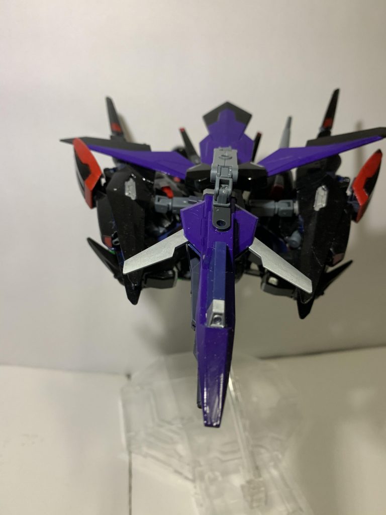 高機動形態。元ネタはもちろん劇中冒頭に登場した高機動型ブラックサレナ。ブラックサレナではBWS的な追加装備だったが可変形態として再現。全ブースターを背部に集中し強襲する。