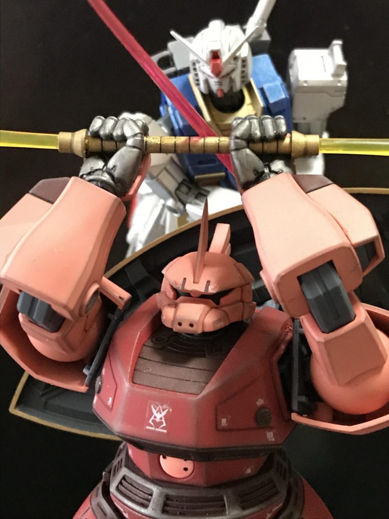 ビームサーベルを受け止め、