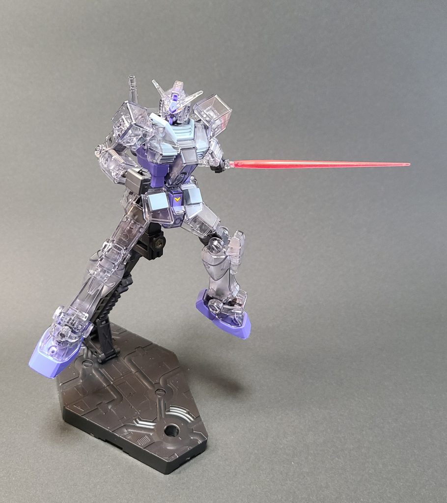 目と股間のV字にはガンダムマーカーのガンダムイエローを使用それ以外は素組みです組んでいてとてもたのしかったです