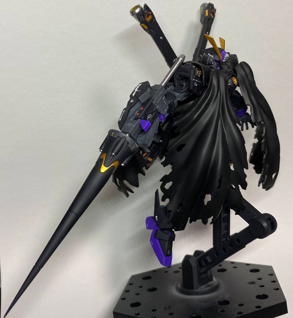 基本的には黒ベースで塗っており、黄を金、一部をシルバーに塗装しています。何と言ってもX2の特徴はこのショットランサー!かっこいいですねランス。金色で塗ったのでどことなく高級感が出て貴族主義のザビーネさんもにっこり(?)