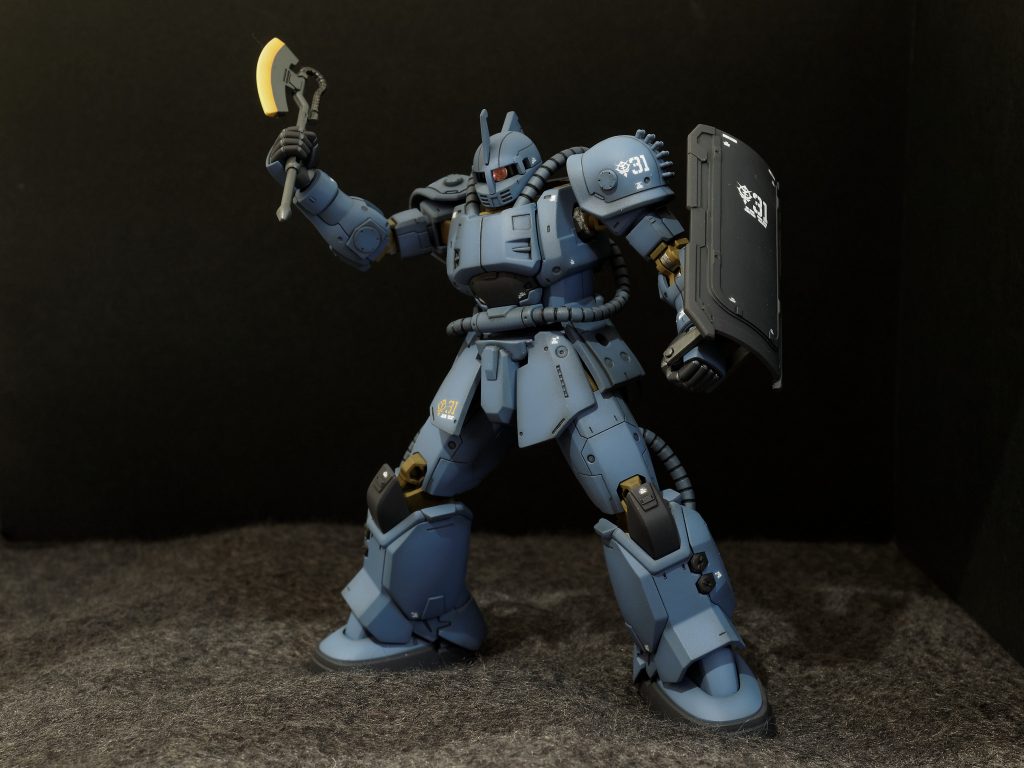 劇中でヒートホークを持っているシーンは無かったと思いますが、個人的にはマシンガンよりこちらの方がしっくり来る気がします。刃の部分は白を下地に、根元:クリアオレンジ→刃先:クリアイエローのグラデーションにして見ましたが、後になってよくよく考えてみたら、逆な気がしてみたり・・・?