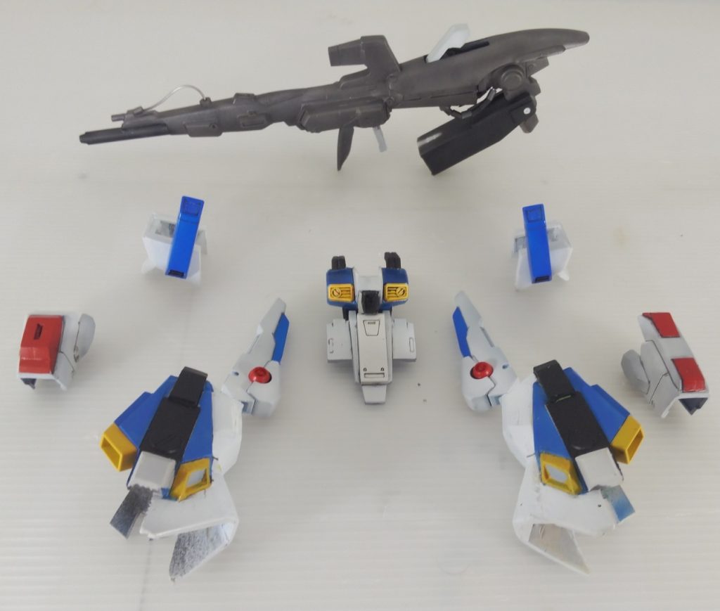 目指したのはアーマーの完全着脱です。工作はともかく、実現しました。メガカノンとミサイルポッドは選択式です。 