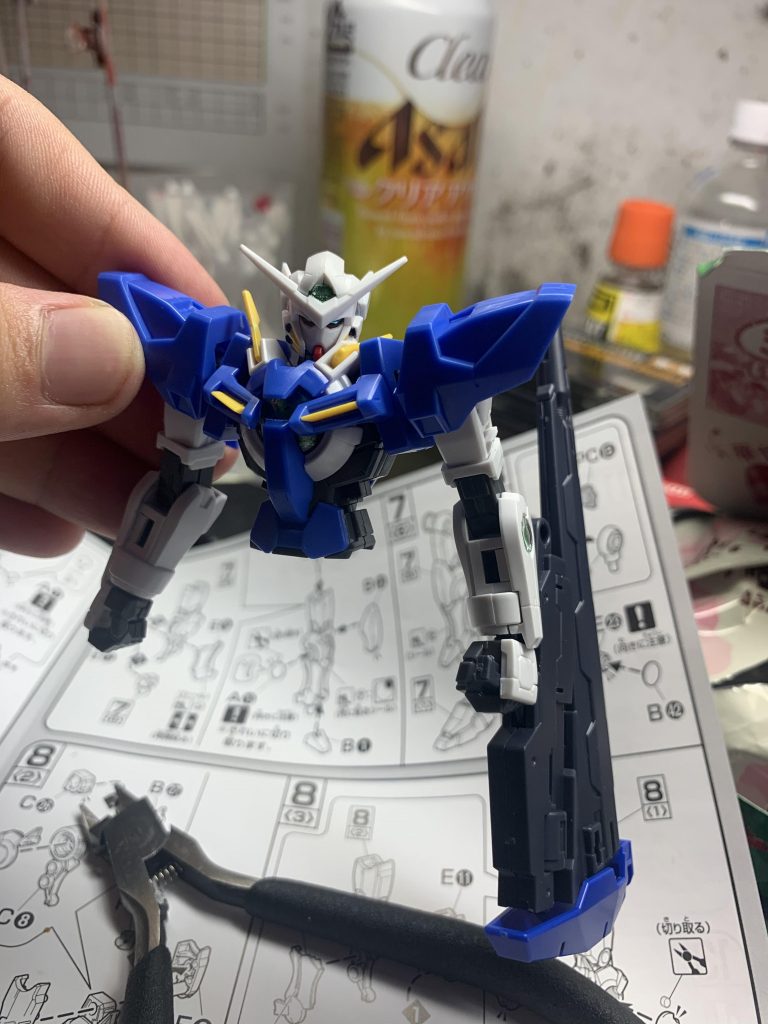 接続ジョイントが使えると思ってなかったから最初は手で持たせるつもりだった。