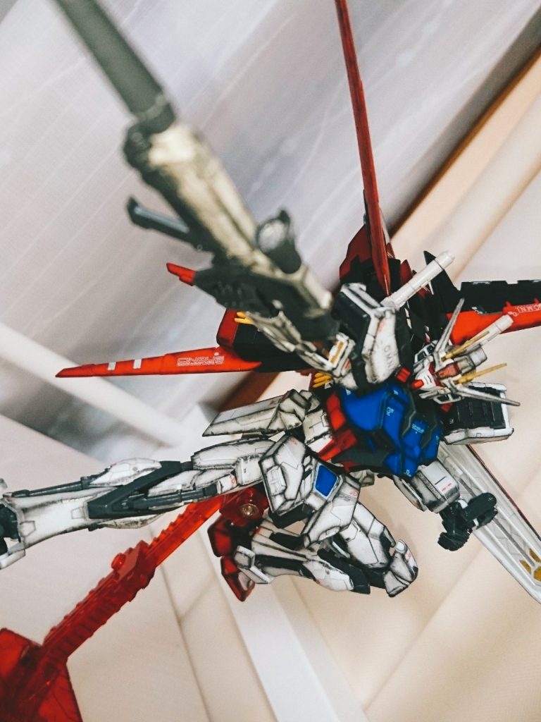 SEED立ちのカッコ良さにやられどっぷりハマっていきました(笑)周りにガンプラをやってる人がおらず素組ばかりで1度辞めてましたがとあるきっかけから再熱スミ入れやトップコートから知ってネットから調べて初めてこのパステルシャドウをしました。