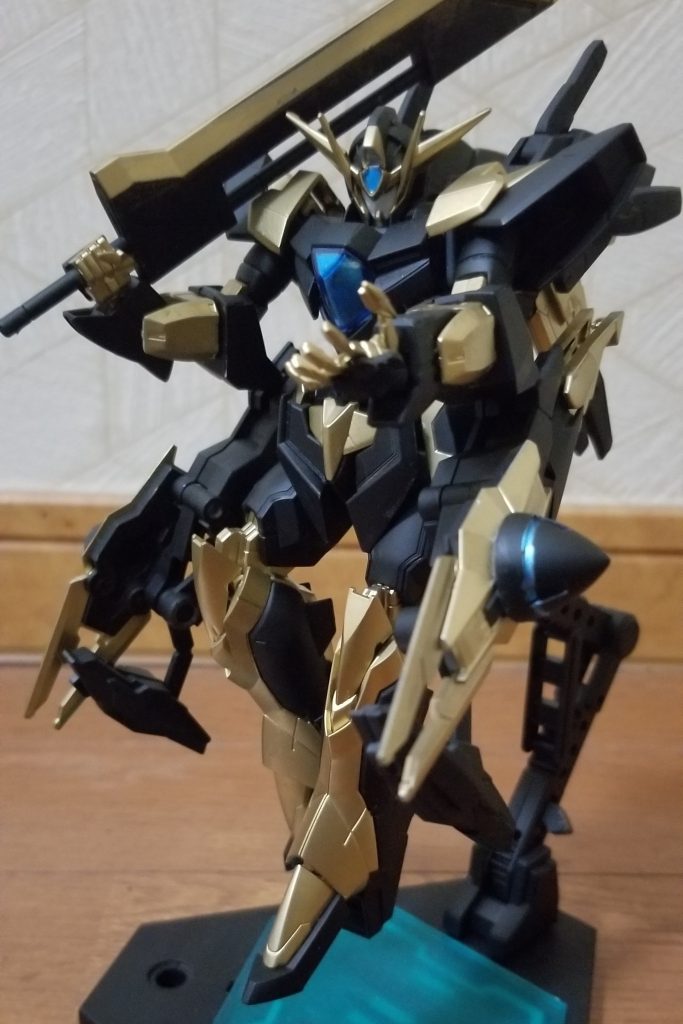 ツインドライブシステムを搭載しているのでこちらの機動力はありまして、大きな実体剣でバトルします(･ω･´)(定期的にメンテナンスをしているお気に入りの機体！ﾆｯｺﾘ)