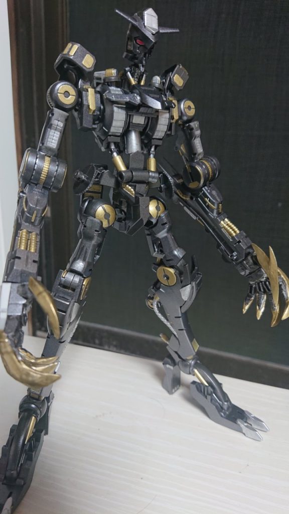 内部フレームは「ガンメタ」塗装後に金銀にて一部筆塗り