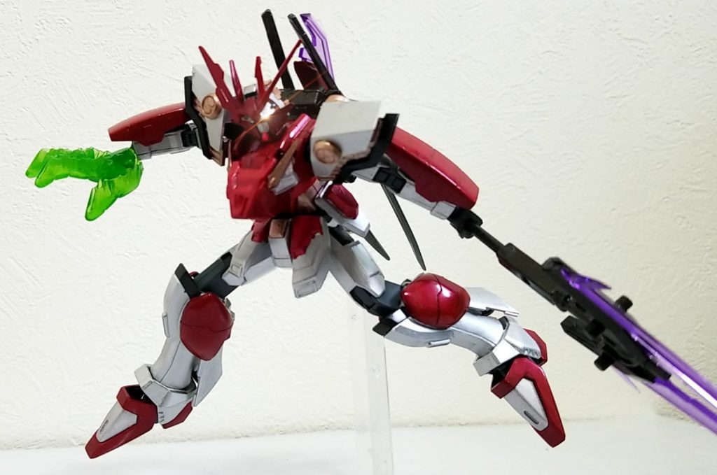 本機にはノーベルガンダムに備えられたバーサーカーモードが搭載されているこれは真のスーパーモードはドモンにしか発動できないため後継者のファイターが最大パフォーマンス時のシャイニングガンダムに引けを取らないように補ったためである発動時は謎の棒状の武器とバックパックから紫のビームが発生、槍状の武器へと変化し、肩部が展開