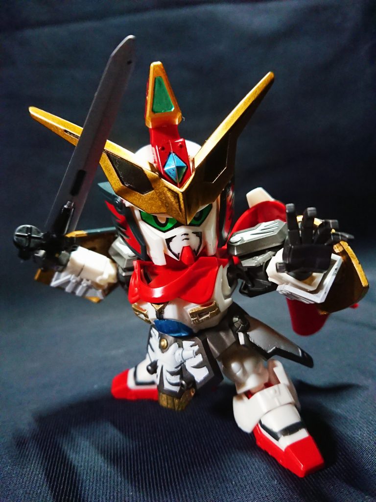 孫堅ゼフィランサスは轟大帝孫権のコンパチキットとなります。顔のパーツ変更で再現でき髭部分が追加されていますが、そのままだとモールドのみでわかりにくいため、髭風に塗りつぶしorスミ入れは必要かと思います。