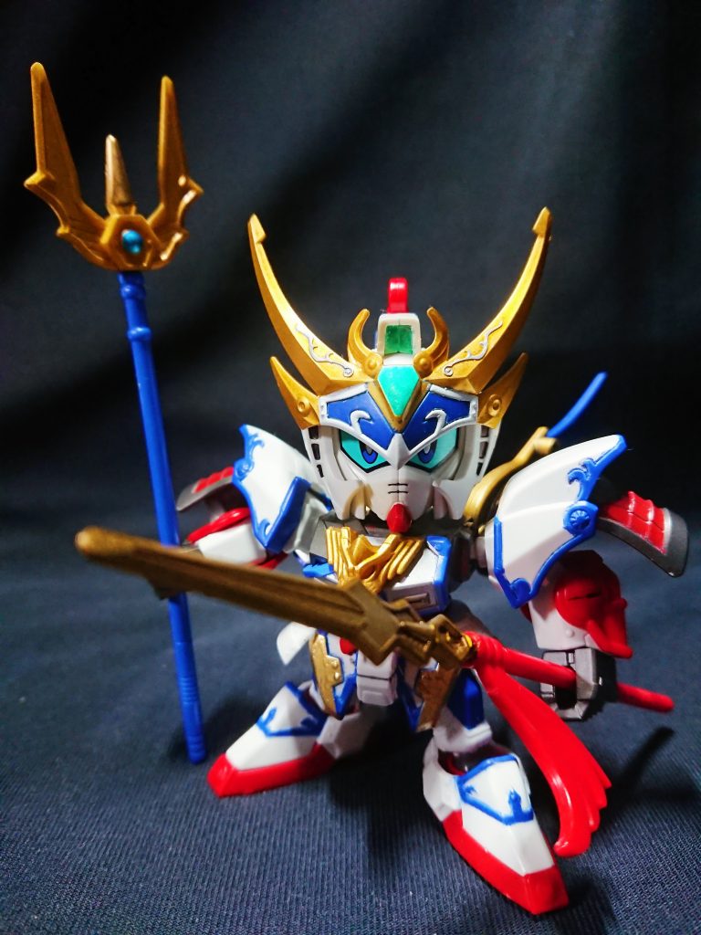 まずは通常の趙雲ガンダムから。変更点は翼マフラーを両翼ともサイズ統一、手足の可動域をミリ単位で増加、肩鎧内部に強化状態のためのネオジムを仕込んだ程度です。他は特にいじることなく、かっちり制作しました。