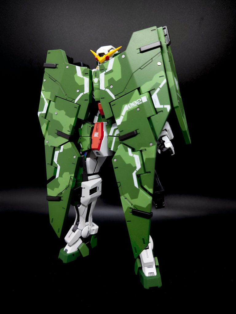 適所にメタルパーツを盛ってます