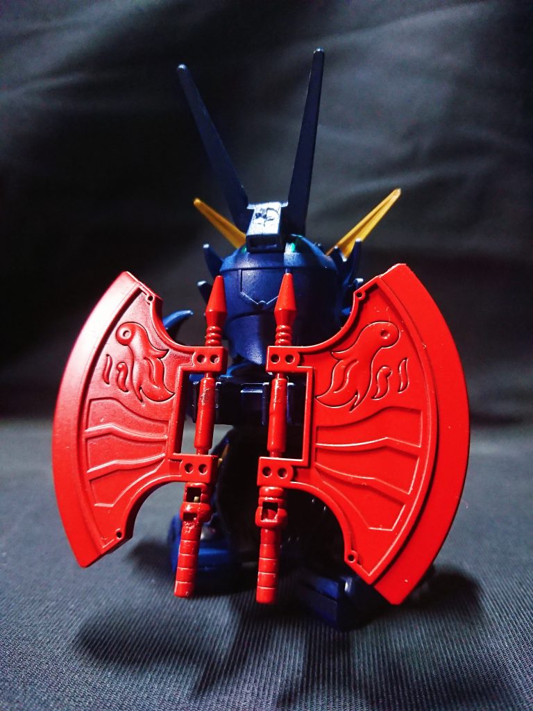 G-ドアーズの特徴のサイコプレートは周倉ドーベンウルフの斧で再現しました。呂蒙ディジェの背中の懸架パーツを利用しているため、斧は外せるので武器として使用できます。