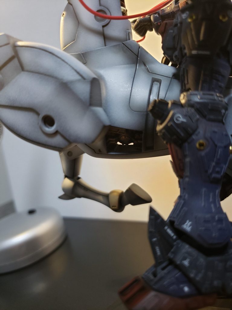 お腹はくり抜きメカメカしさを追加しました♪