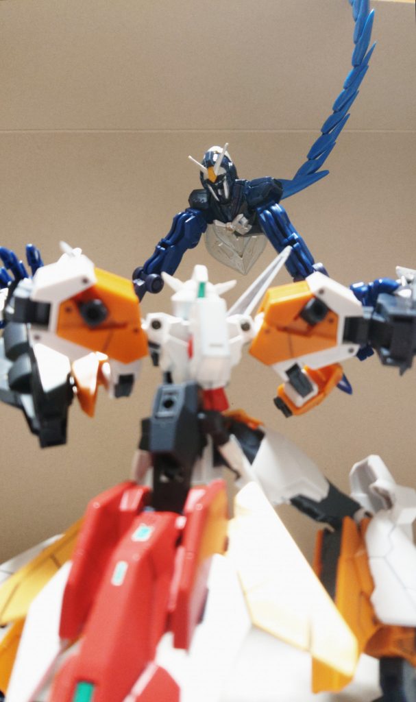 ノーベルガンダムディアボリックとサターン・Ｖの戦闘。