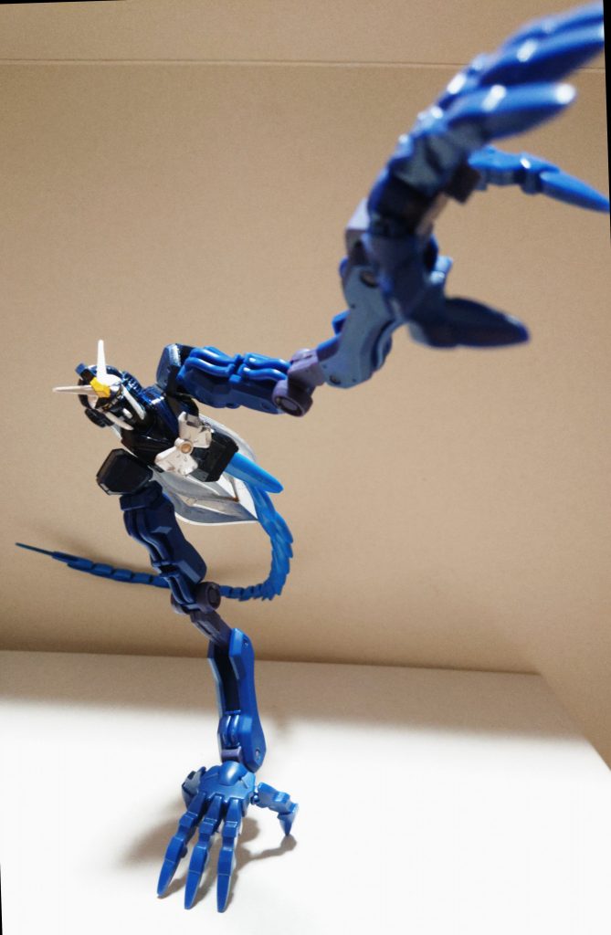 下半身が無い分軽く、片足での自立が可能。