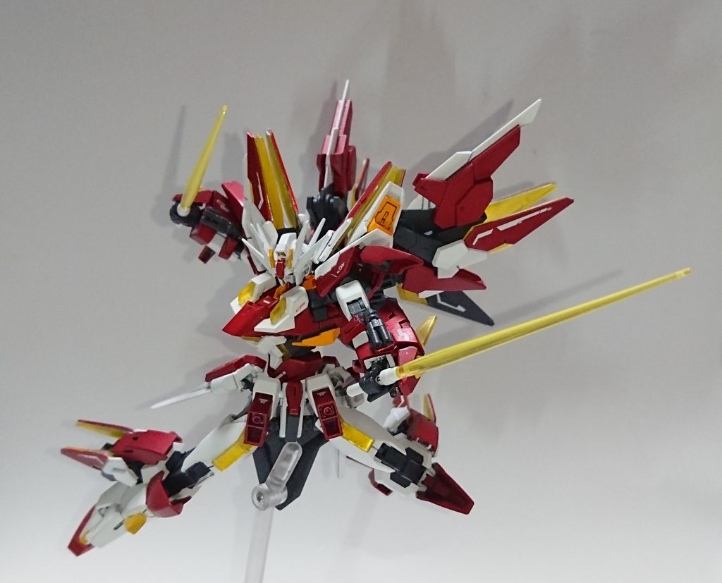 メインで使うことはほぼないが通常のビームサーベルも装備している